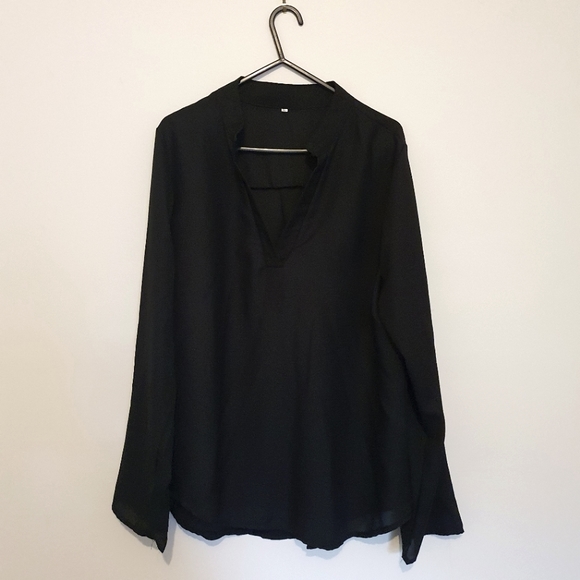 Tops - Black long sleeve shirt